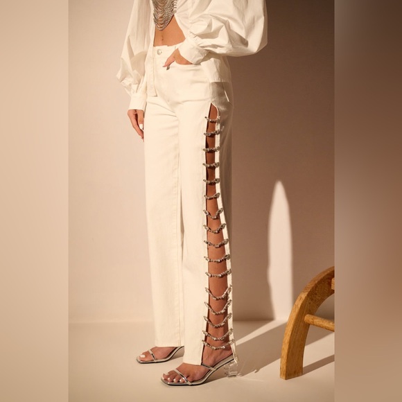 AKIRA Denim - 💥AKIRA Diamonds Metal Slit Raw Hem White Denim 💥